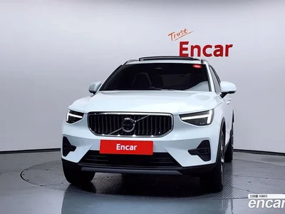 2025 Volvo XC40 B4 Ultra Bright, фото 3, лот 10128508