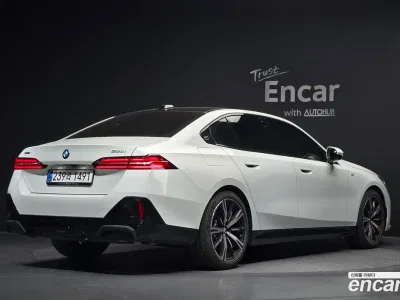 2025 BMW 5-Series 530i xDrive M Sport, фото 2, лот 10064427