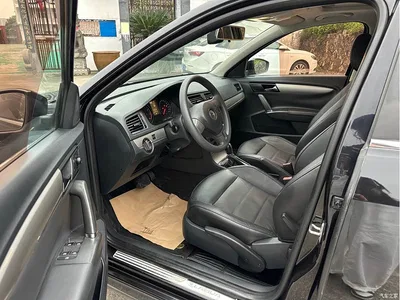 2013 Volkswagen Lavida Facelift Classic 1.6L Automatic Comfort, фото 4, лот 10454483