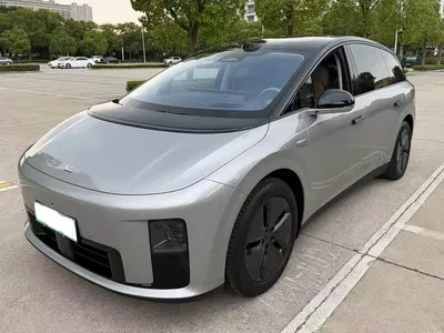 2025 Li Auto Li i8 Standard Edition, фото 1, лот 10829950
