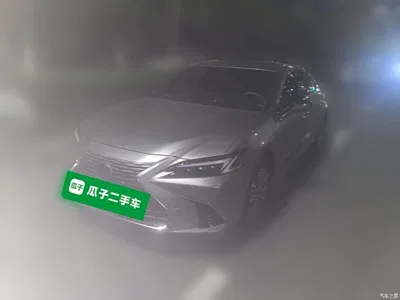 2025 Lexus ES 200 Ultimate Edition, фото 1, лот 10771098