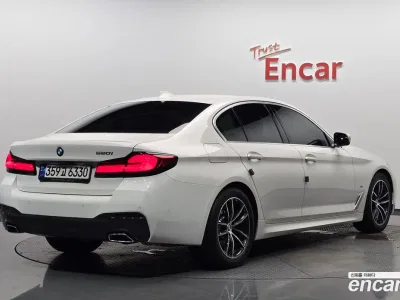 2022 BMW 5-Series 520i M Sport, фото 1, лот 10063445