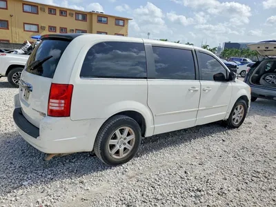 2010 CHRYSLER TOWN & COUNTRY LX, фото 3, лот 10865196