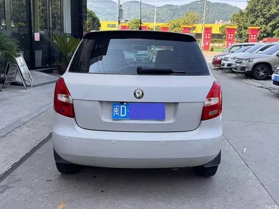 2011 Škoda Fabia 1.4L Automatic Crystal Edition, фото 3, лот 11531353