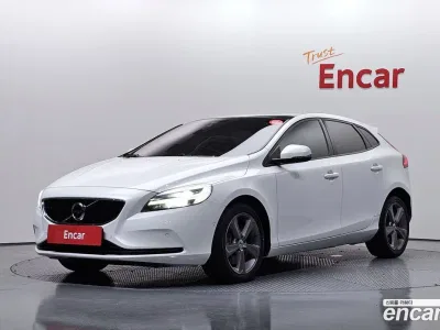 2018 Volvo V40 D3, фото 1, лот 10129077