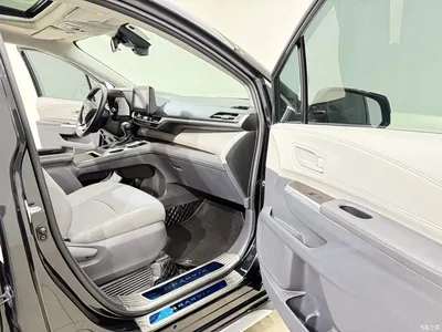 2023 Toyota Granvia 2.5L Hybrid Comfort Edition, фото 4, лот 10440127