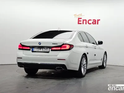 2022 BMW 5-Series 520i Luxury, фото 1, лот 10056830