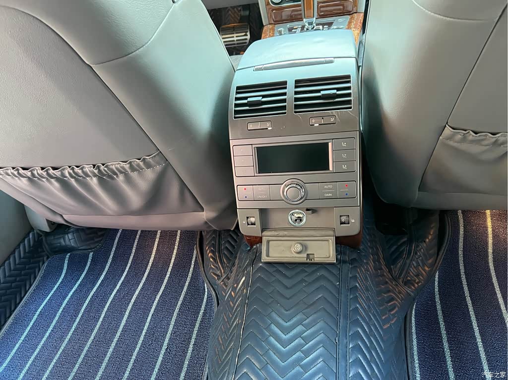 2009 Volkswagen Phaeton Model 3.6L V6 5-seat Extended Comfort, фото 4, лот 10475240