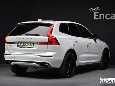 2021 Volvo XC60 T8 R-Design, фото 2, лот 10127928