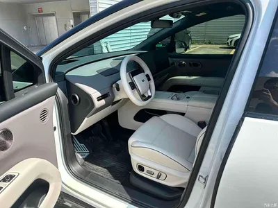 2025 Li Auto i6 4WD Base Model, фото 4, лот 10445279