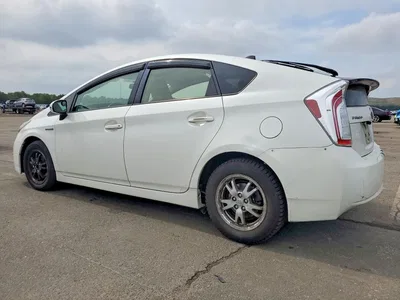2015 TOYOTA PRIUS TWO, фото 2, лот 10551539