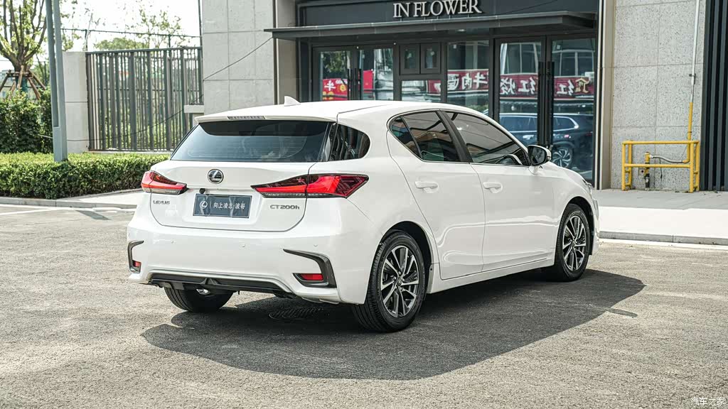2017 Lexus CT CT200h Elite Edition Monochrome China V, фото 4, лот 11081797