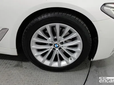 2022 BMW 5-Series 520i Luxury, фото 4, лот 10056830