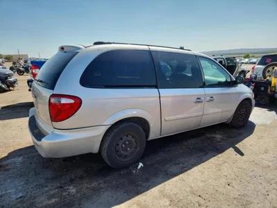 2005 CHRYSLER TOWN & COUNTRY LX, фото 3, лот 10970525