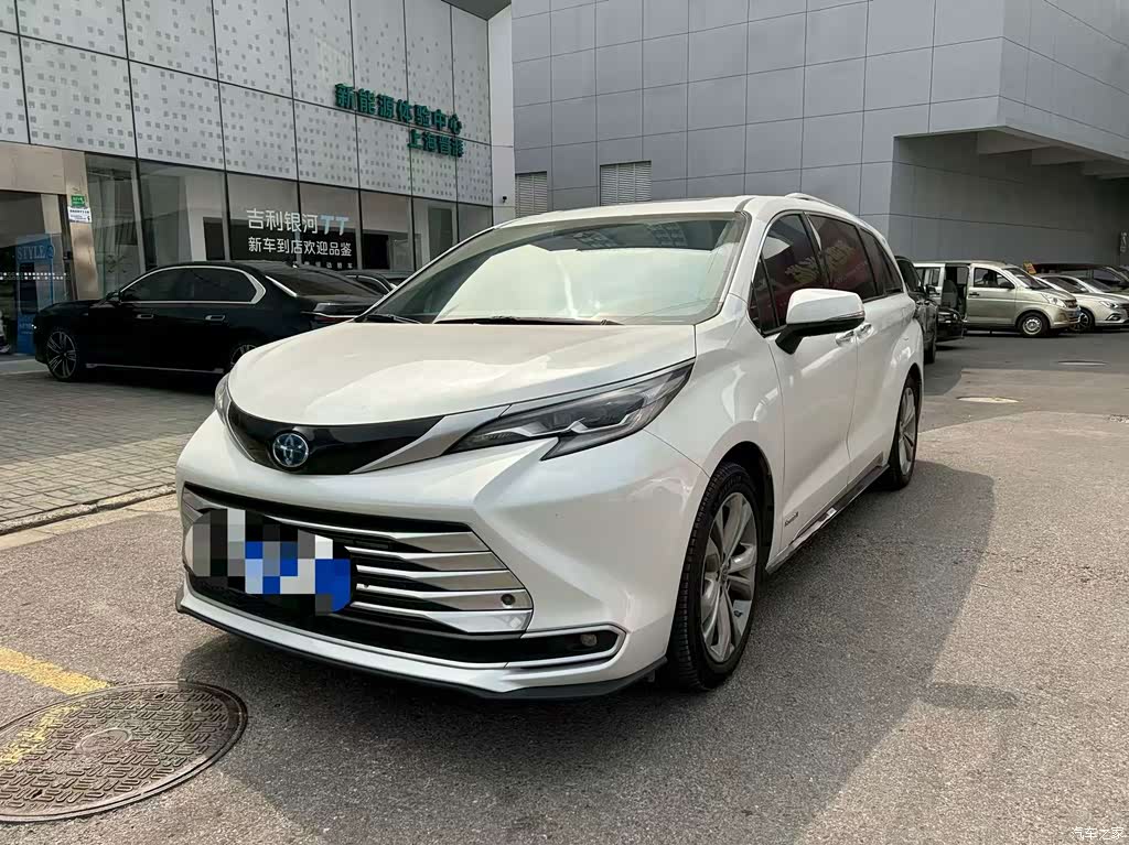 2023 Toyota Sienna 2.5L Hybrid Platinum Edition, фото 1, лот 11219144