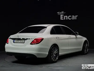 2017 Mercedes-Benz C-Class C200, фото 1, лот 10039911
