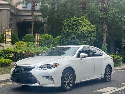 2015 Lexus ES 300h Comfort Edition, фото 1, лот 10314730