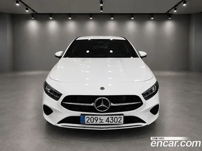 2025 Mercedes-Benz A-Class A220 Hatchback, фото 3, лот 10218707
