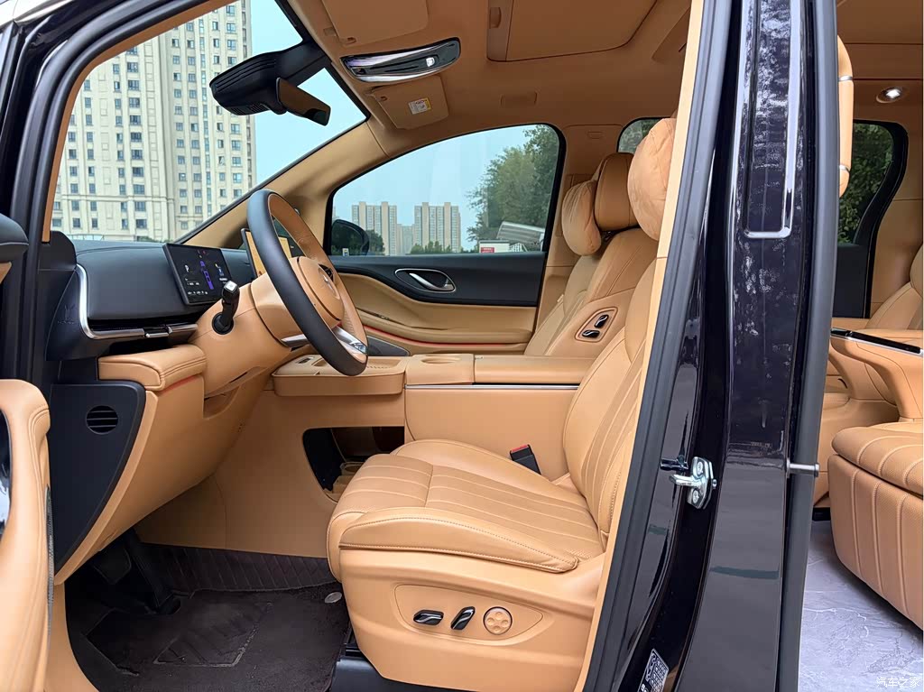 2025 Voyah Auto Voyah Dreamer PHEV AWD Flagship Kunpeng Edition, фото 4, лот 11221942