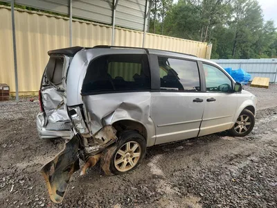 2008 CHRYSLER TOWN & COUNTRY LX, фото 3, лот 10885996