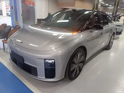 2025 Li Auto i6 4WD Base Model, фото 2, лот 11585672