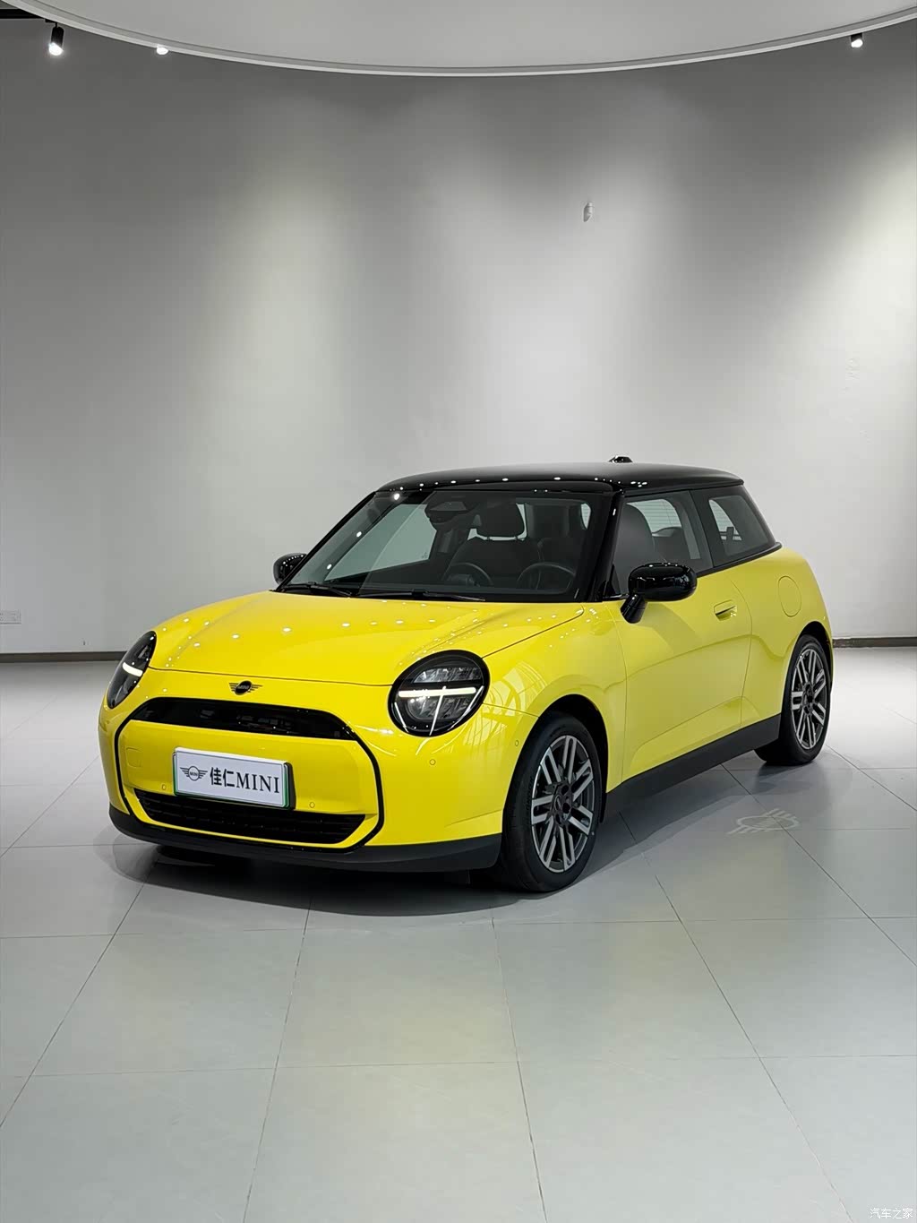 2024 MINI Electric MINI COOPER 456km COOPER E Classic, фото 1, лот 11216459