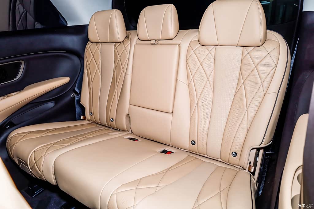 2024 Denza D9 DM-i 980 AWD Premium, фото 2, лот 11210889
