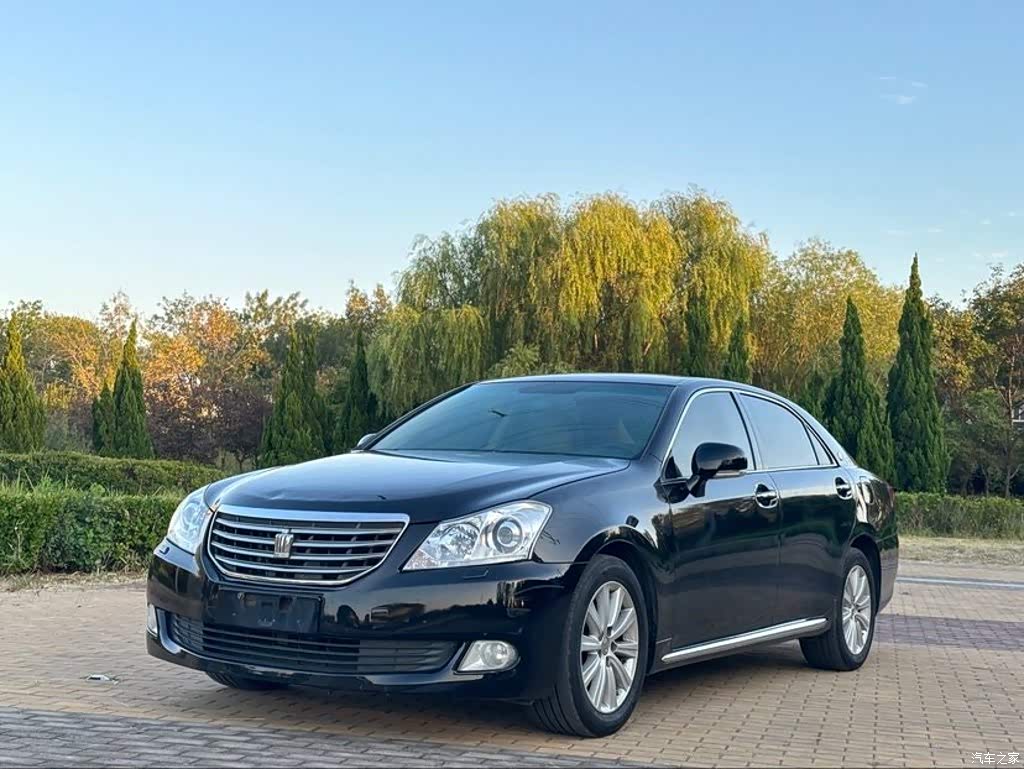 2010 Toyota Crown 2.5L Royal Leather Sunroof Navigation, фото 1, лот 11219150