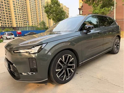 2026 Volvo XC70 Plug-in Hybrid AWD Extended Range Core, фото 2, лот 10364611