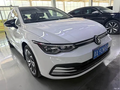 2023 Volkswagen Golf 200TSI DSG Pro, фото 3, лот 10427235