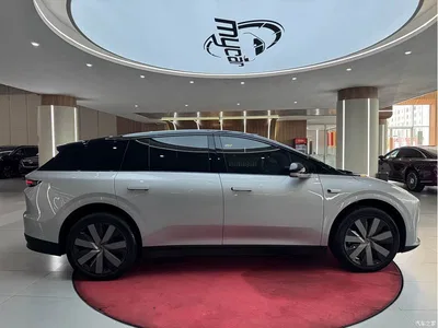 2025 Li Auto i6 4WD Base Model, фото 4, лот 11137470