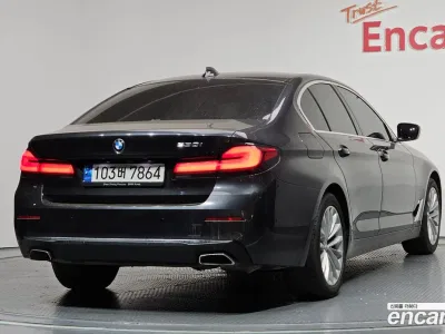 2022 BMW 5-Series 530i Luxury, фото 2, лот 10143528