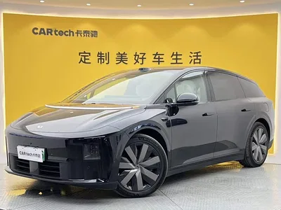 2025 Li Auto i6 4WD Base Model, фото 1, лот 10888229