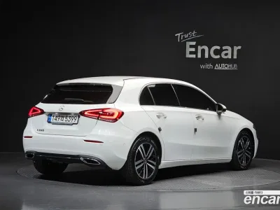 2023 Mercedes-Benz A-Class A220 Hatchback, фото 1, лот 10038316