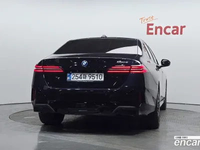 2025 BMW 5-Series 530e M Sport, фото 4, лот 10068608