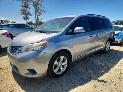 2017 TOYOTA SIENNA LE, фото 1, лот 10522368
