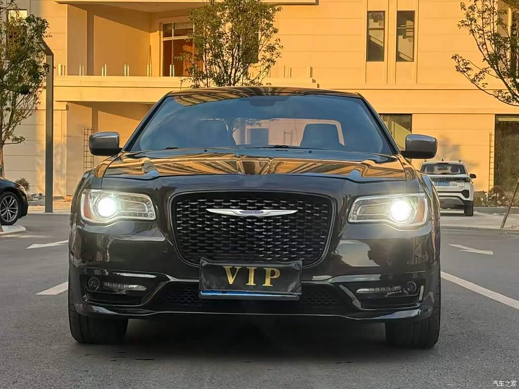 2013 Chrysler 300C (Import) 3.6L Prestige Edition, фото 2, лот 11180944