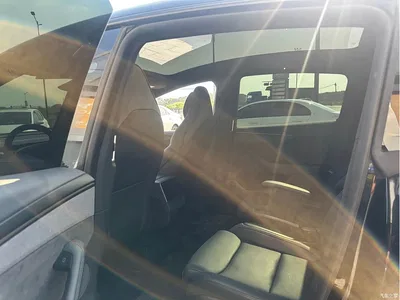 2025 Tesla Model Y L, фото 3, лот 10481143