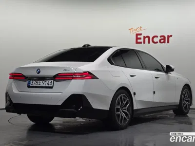 2024 BMW 5-Series 520i M Sport, фото 2, лот 10520510