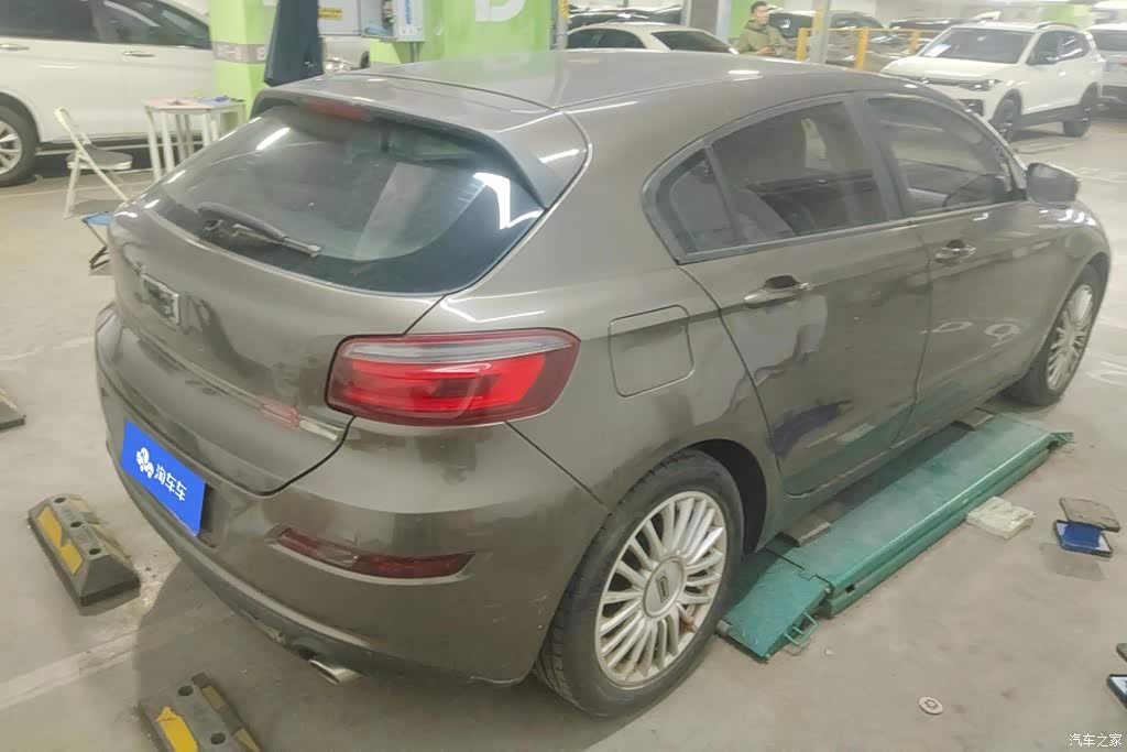 2016 Qoros 3 Hatchback 1.6T Automatic Zhiku, фото 3, лот 11204565