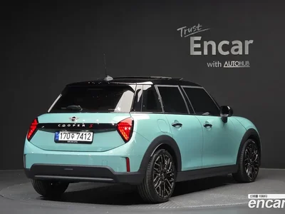 2025 Mini Cooper 5 Door Favoured, фото 1, лот 10095299