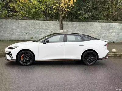 2025 Changan UNI-V 2.0T Sport Version, фото 4, лот 10397933
