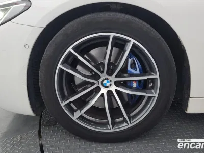 2021 BMW 5-Series 520i M Sport, фото 4, лот 10043935