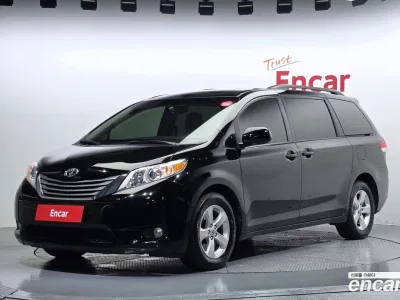 2012 Toyota Sienna 2.7, фото 1, лот 10520542