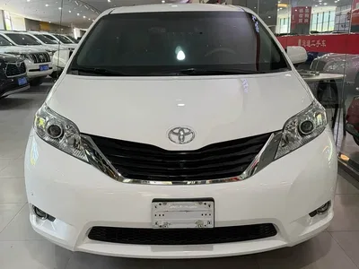 2013 Toyota Sienna 3.5L 4WD Automatic, фото 1, лот 10384871
