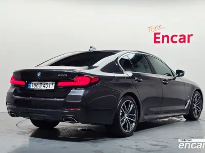 2022 BMW 5-Series 520i M Sport, фото 1, лот 10046500