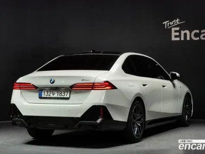 2024 BMW 5-Series 520i M Sport, фото 1, лот 10047256