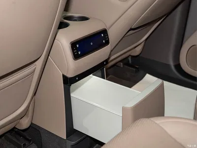 2025 Li Auto Li i8 Standard Edition, фото 4, лот 10824424