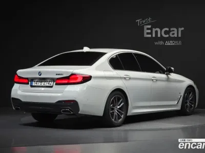 2022 BMW 5-Series 520i M Sport, фото 1, лот 10052315