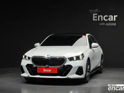 2025 BMW 5-Series 520i M Sport, фото 2, лот 10064776